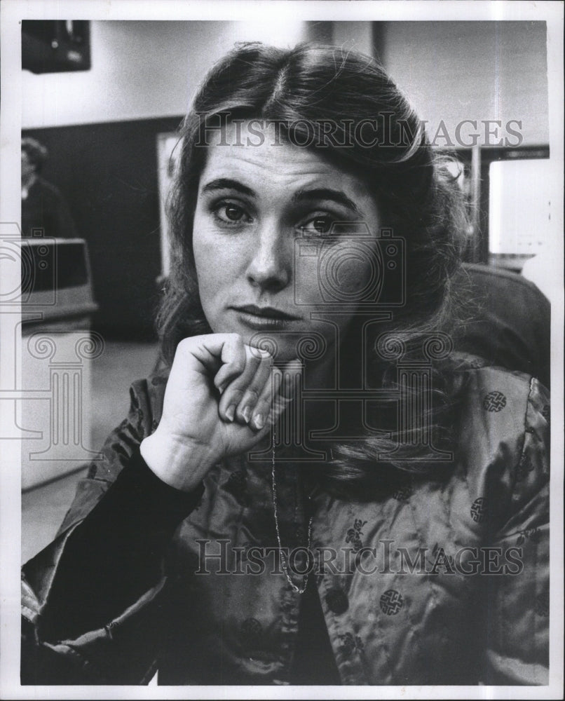 1980 Press Photo Singer Kathy Morris during a candid interview - RSM17007 - Historic Images