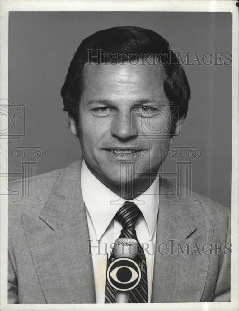Press Photo John Morris Sports Commentator for CBS - Historic Images