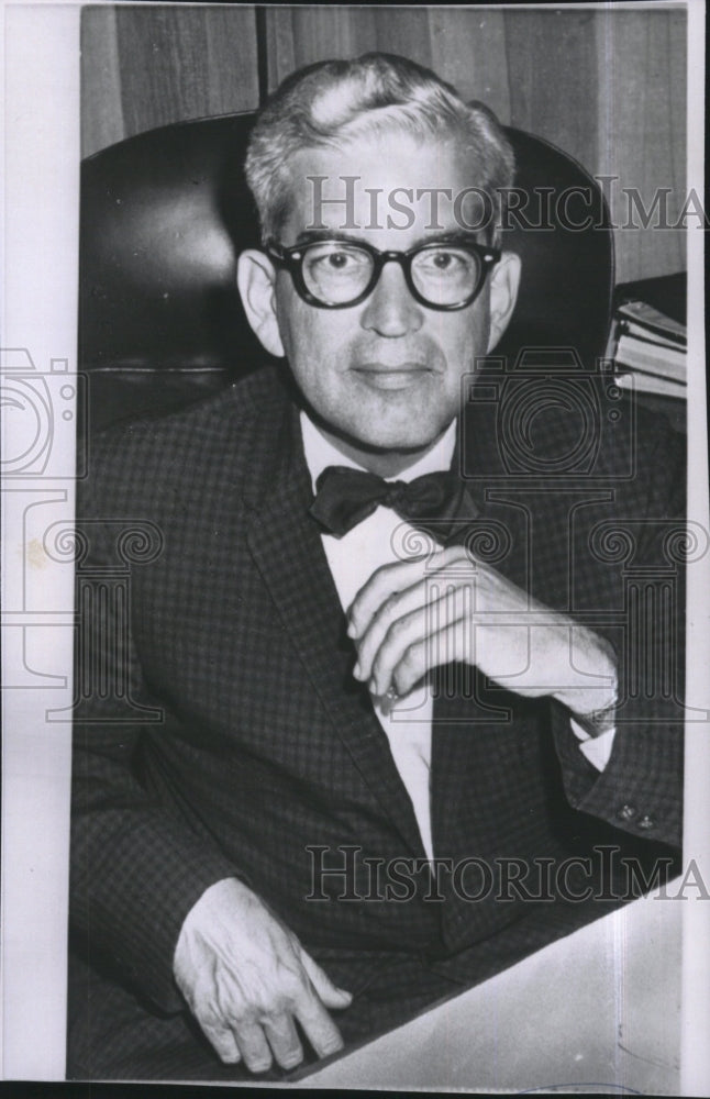 1963 Press Photo Ralph Seward chairman of arbitration board setup by congress - Historic Images