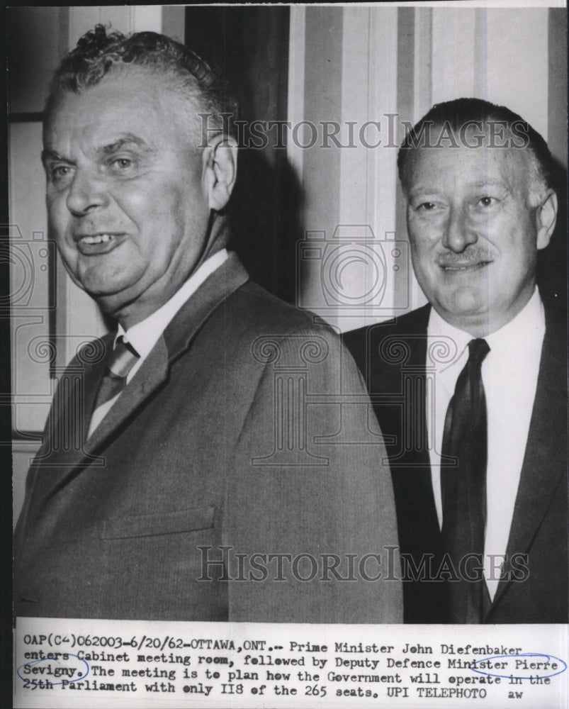1962 Press Photo Prime Minister John Diefenbaker w/ Deputy Defense Minister - Historic Images