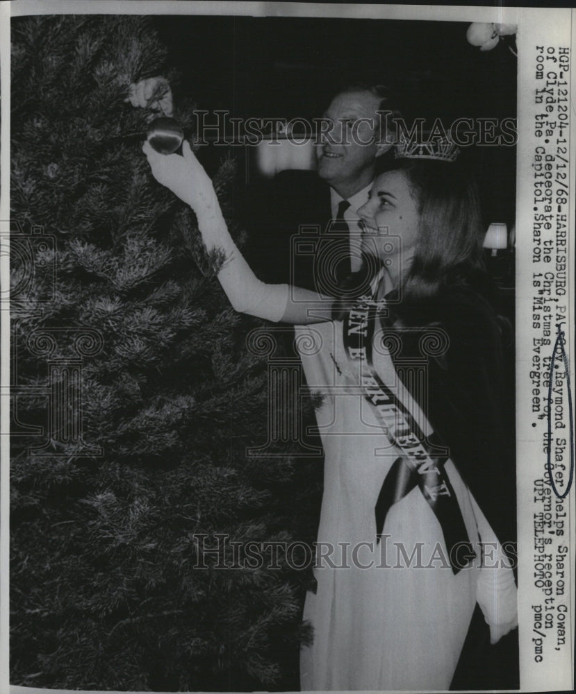 1968 Gov.Raymond Shafer of PA with Sharon Cowan decorates X-mas Tree - Historic Images