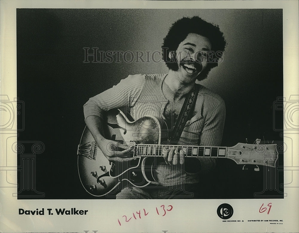 Press Photo American guitarist David T. Walker - Historic Images