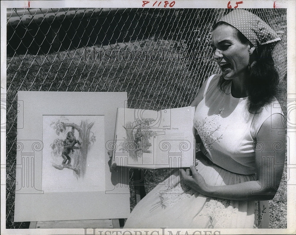 1967 Mrs. Joseph Deddo comparing Matternes' drawings - Historic Images