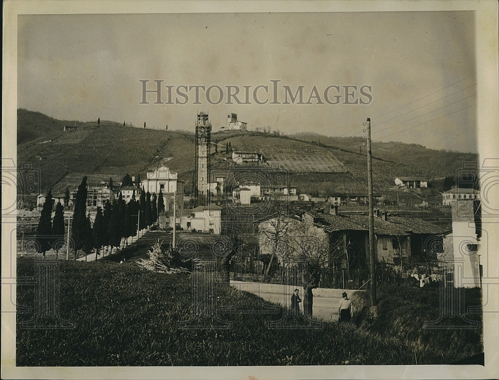 1960 Press Photo Italian village Sotto Il Monte, birthplace of Pope John XXIII - Historic Images