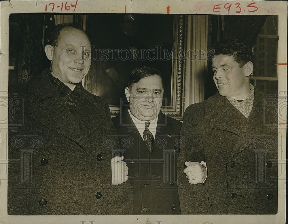 1940 NY Mayor LaGuardia &amp; champ runners Paavo Nurmi, Taisto Maki - Historic Images