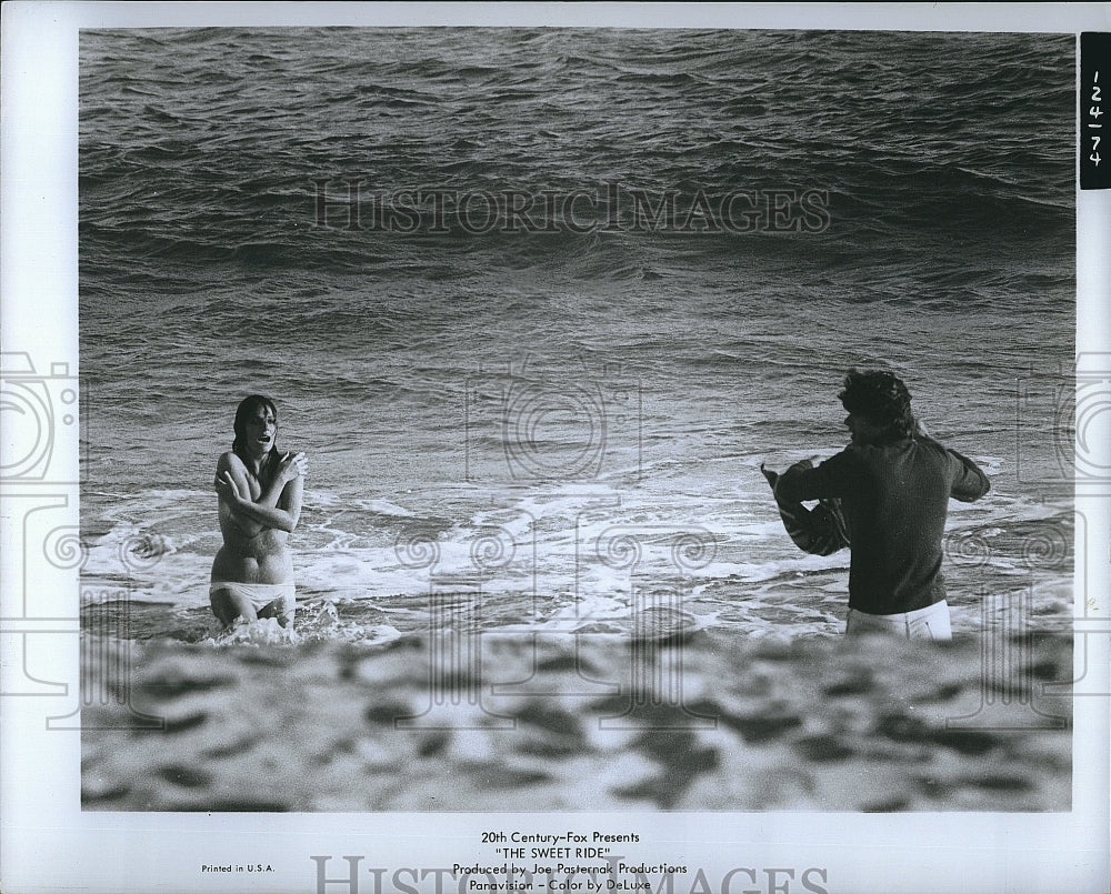 1968 Press Photo Jacqueline Bisset & Michael Sarrazin in "The Sweet Ride" - Historic Images