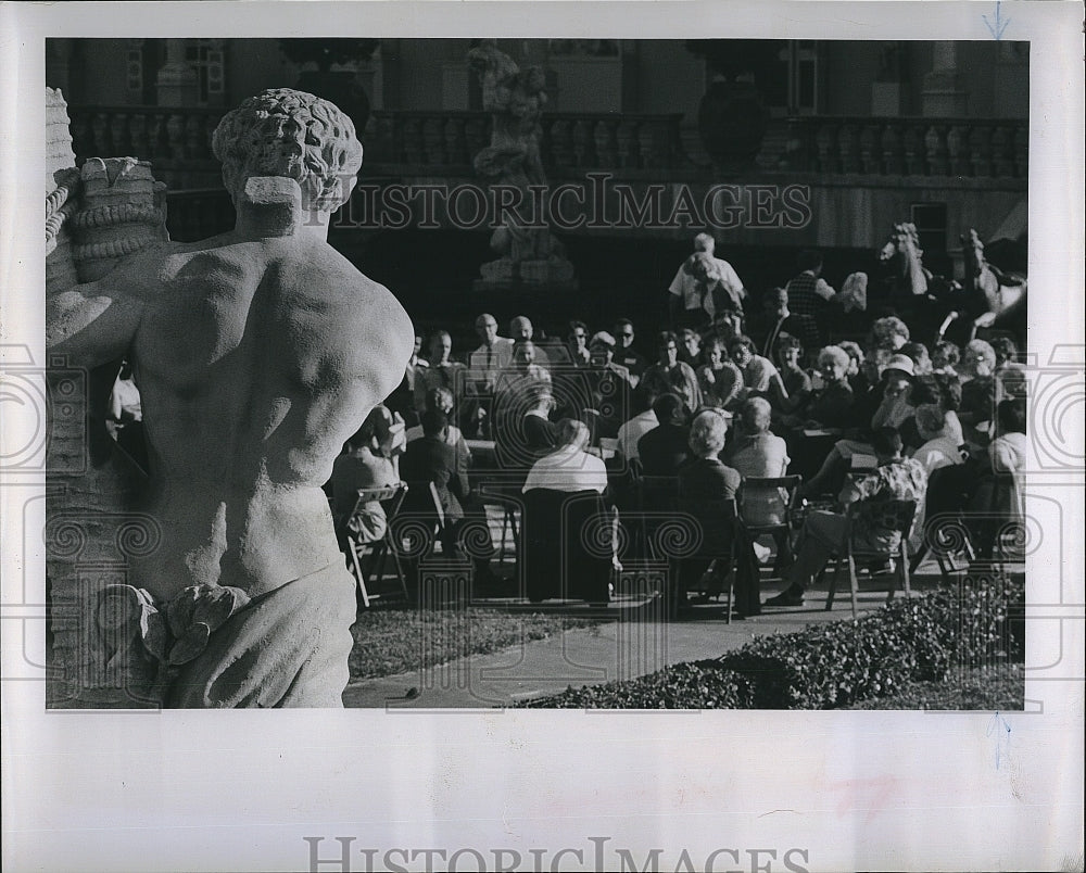 1961 Press Photo St Petersburgh, Fla. sculptures at Library Books meeting - Historic Images