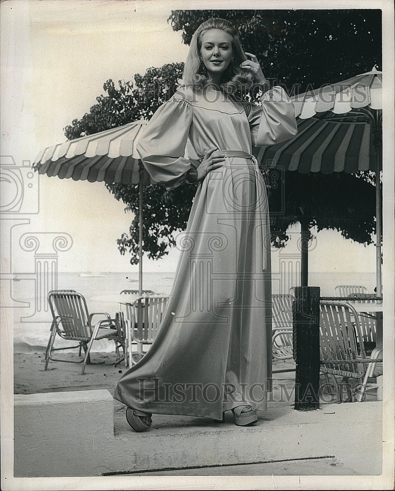 1972 A jersey dress with crepe sleeves on a fashion model - Historic Images