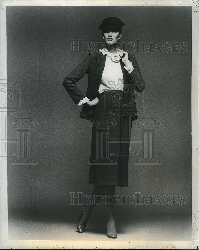 1979 Press Photo Tailored  suit fashions by Albert Nipon on a model - Historic Images