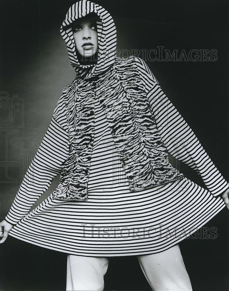 1994 Press Photo Joan Vass USA fashions on a model - Historic Images