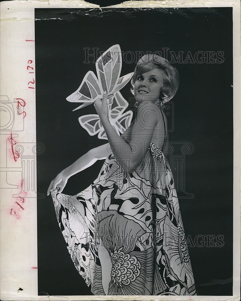 1967 Press Photo Peggy Jennings in hostess dress fashions - RSM18093 - Historic Images