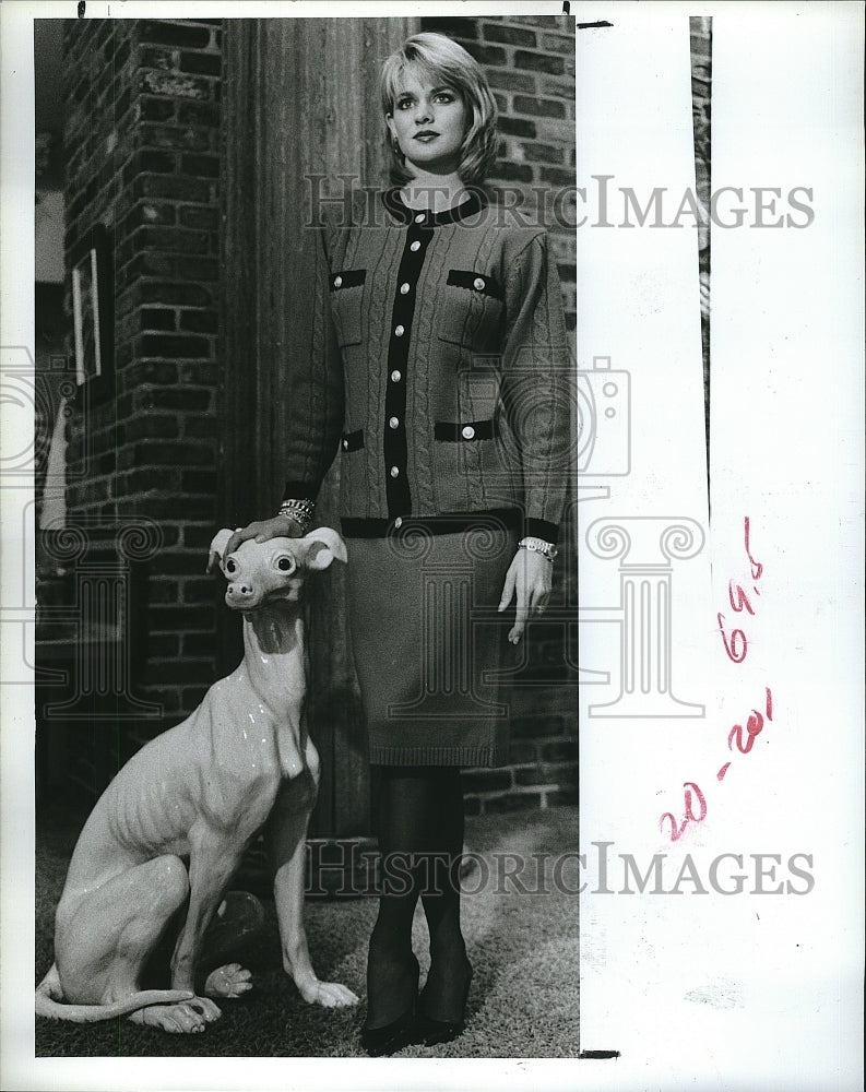 1960 Press Photo Joanne James models Liz Claiborne suit set - RSM18151 - Historic Images