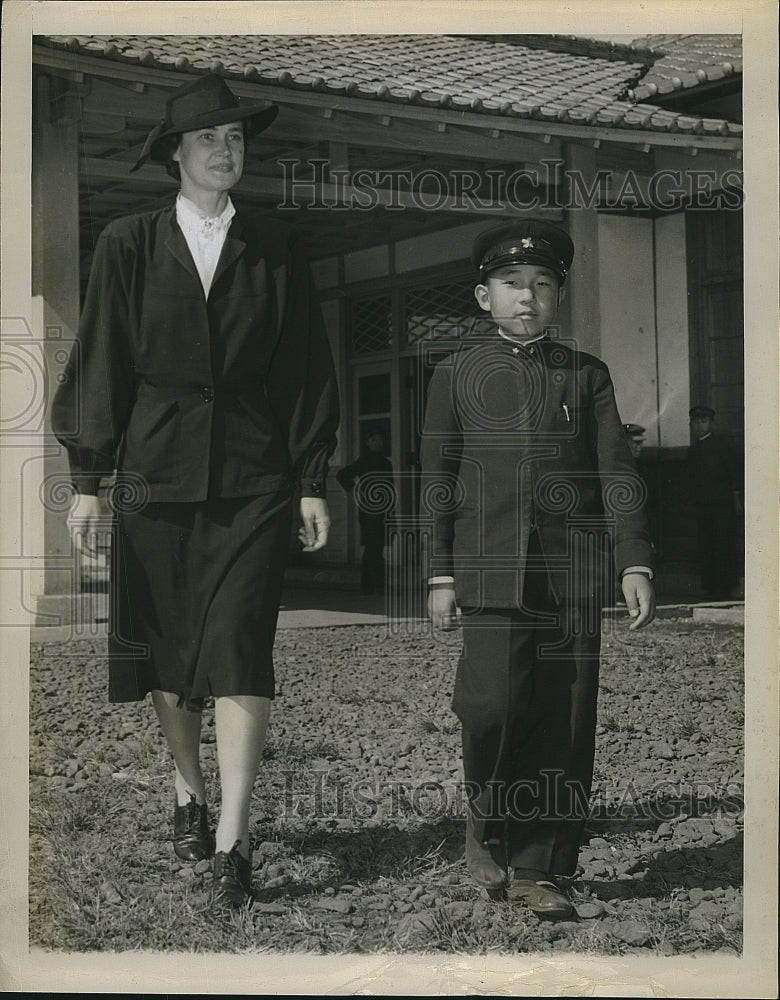 1946 Japan's Crown Prince Akahito & tutor Mrs E.G. Vining - Historic Images