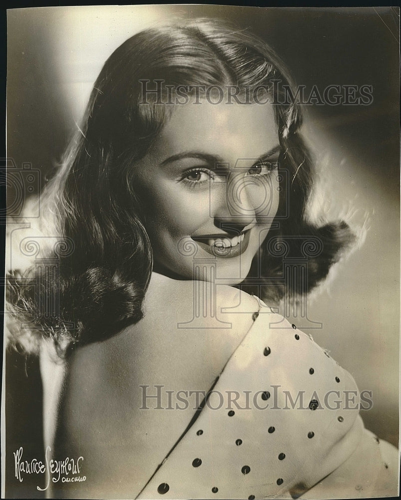 1946 Press Photo Singer Joanelle James for the "Don Ameche Show" - Historic Images