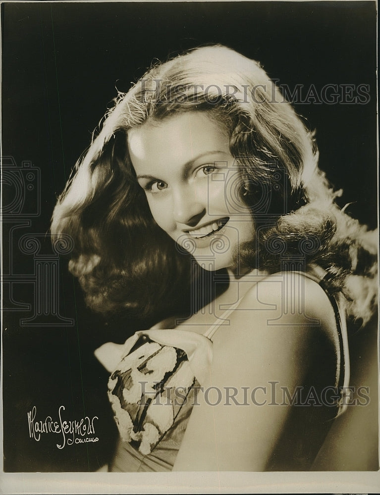 Press Photo Singer Joanelle James for &quot;The Drene Show&quot; with Don Ameche - Historic Images