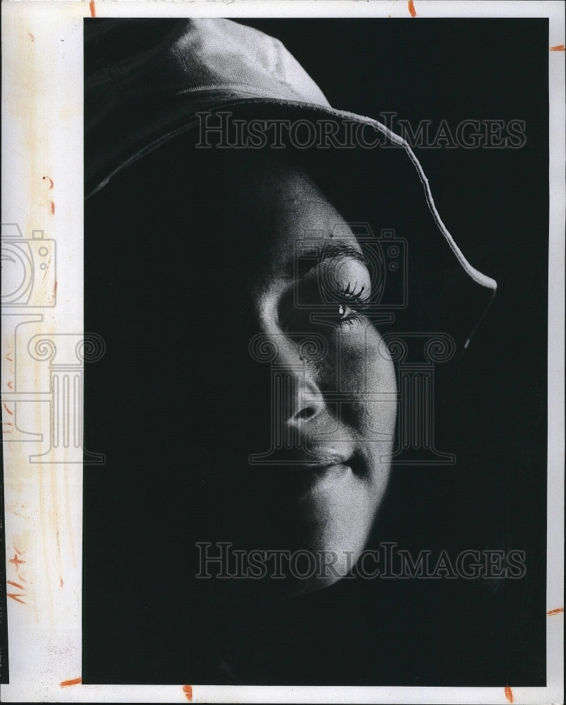 1974 Press Photo Actress Darby Louis for play &quot;Once Upon a Mattress&quot; - Historic Images