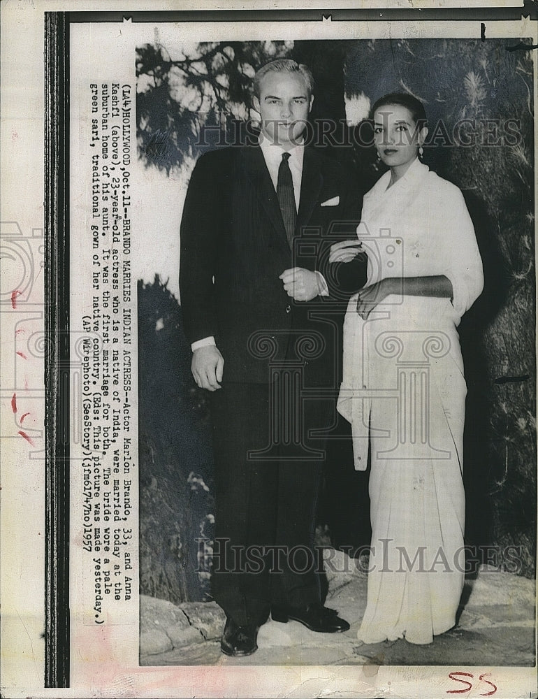 1957 Press Photo Actor Marlon Brando & Anna Kashfi wed today - RSM18451 - Historic Images