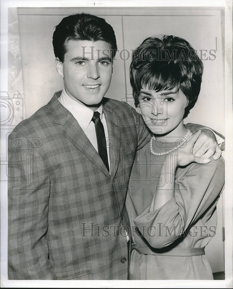 1963 Press Photo Rick Nelson & Vicki Trickett on "Adventures of Ozzie & Harriet" - Historic Images