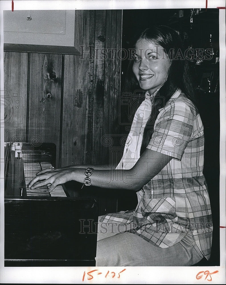 1974 Press Photo Tamara Trittschuh at her piano - RSM18561 - Historic Images