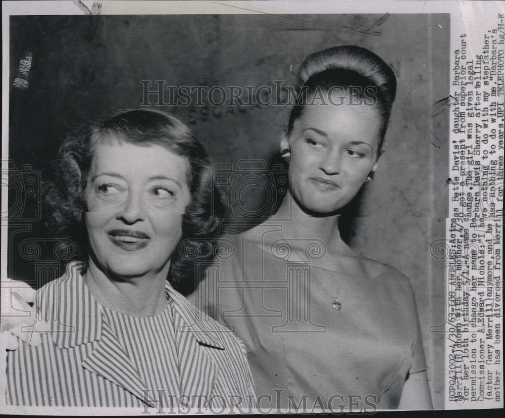 1963 Press Photo actress Bette Davis and daughter, Barbara Davis Sherry - Historic Images