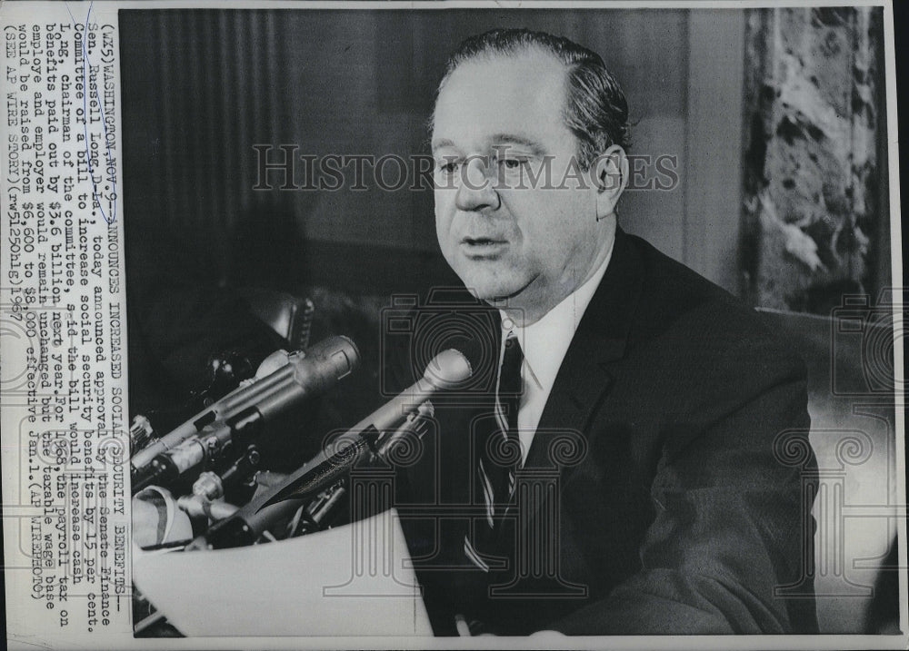 1967 Press Photo Senator Russell Long announce increase  socialsecurity benefits - Historic Images