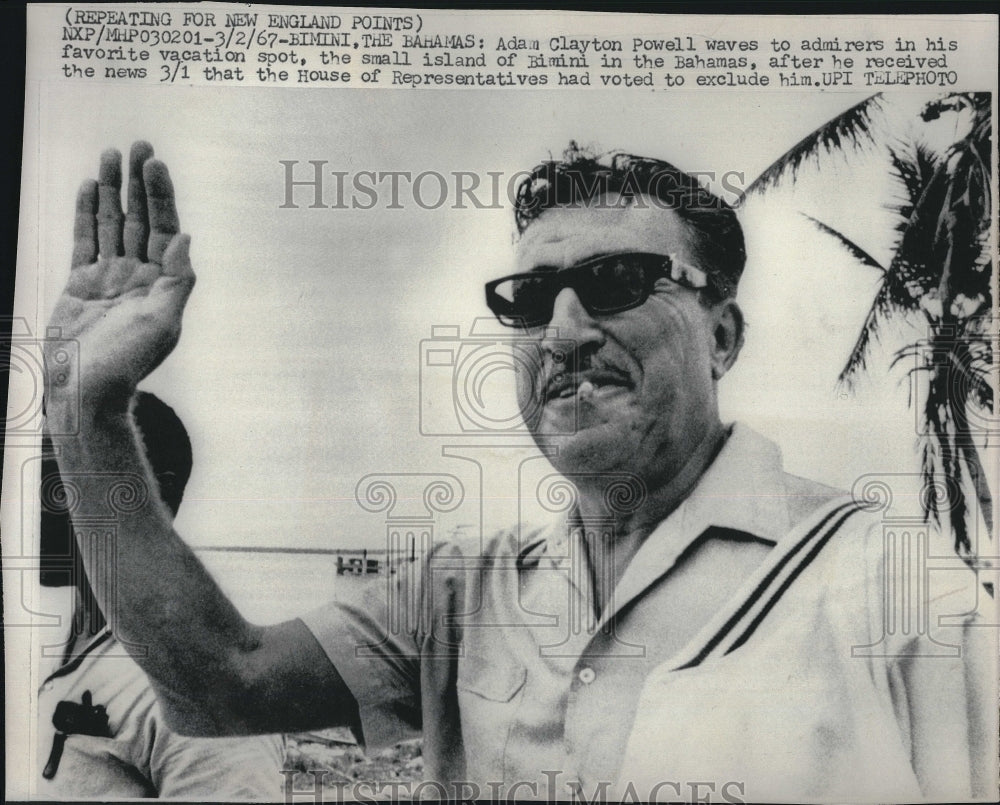 1967 Press Photo Adam Clayton Powell at the small island of Bimini - Historic Images