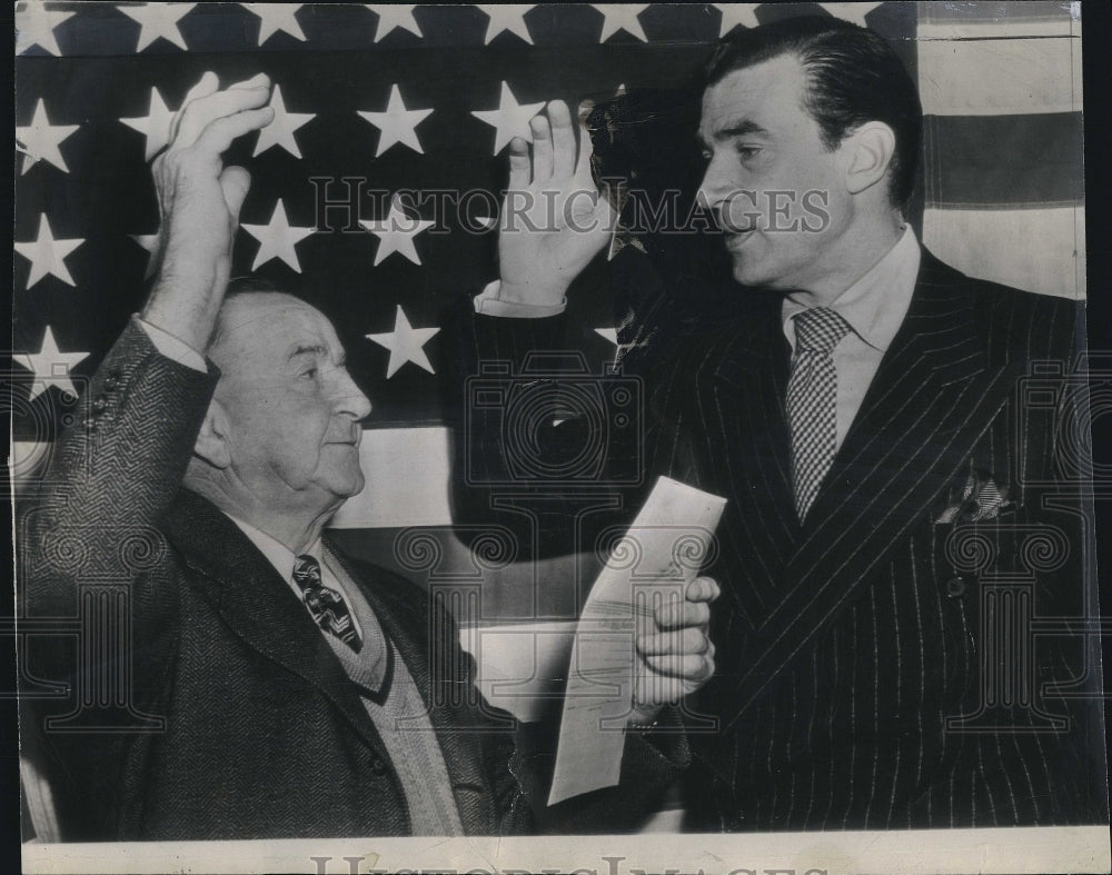 1943 Press Photo George Ruprecht, deputy clerk, Walter Pidgeon, actor - Historic Images