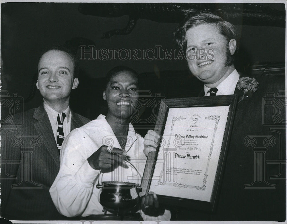 1970 Press Photo Producer Louis Edwards, Dionne Warwick, Rusty Tunnard - Historic Images