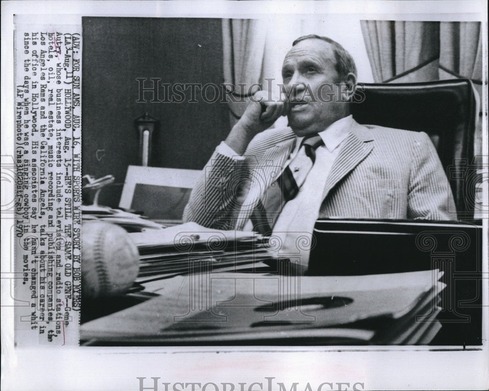 1970 Press Photo Gene Autry in his office in Hollywood - Historic Images
