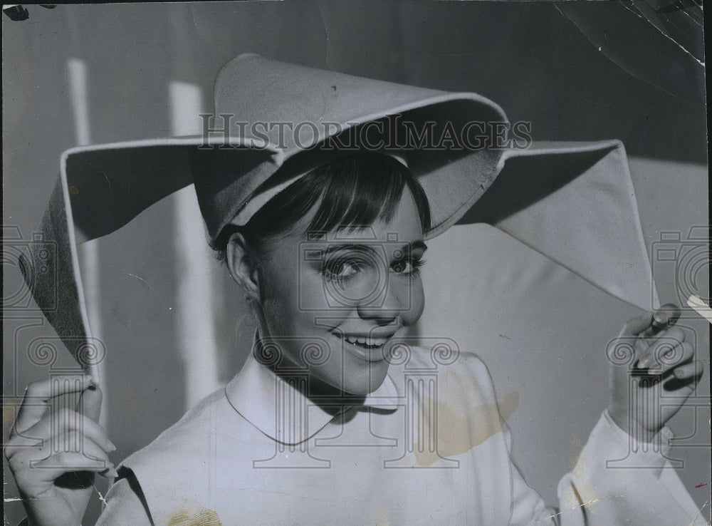 1967 Press Photo Sally Field Stars In "The Flying Nun" - Historic Images