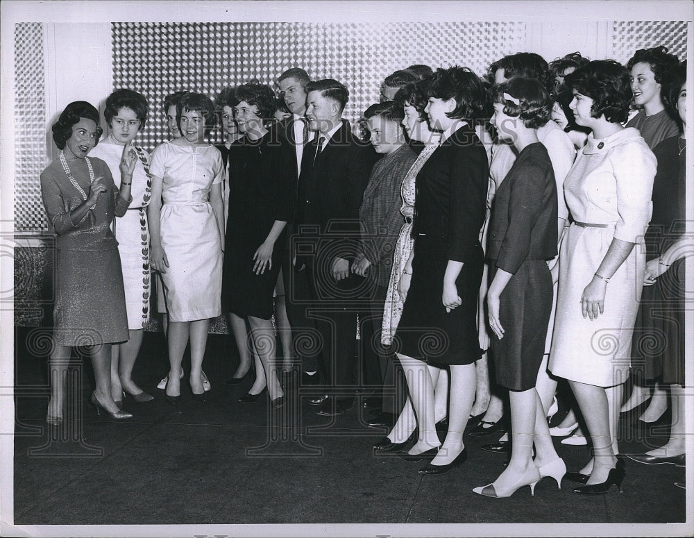 1963 Press Photo Columnist Abigail Van Buren "Dear Abby" - Historic Images