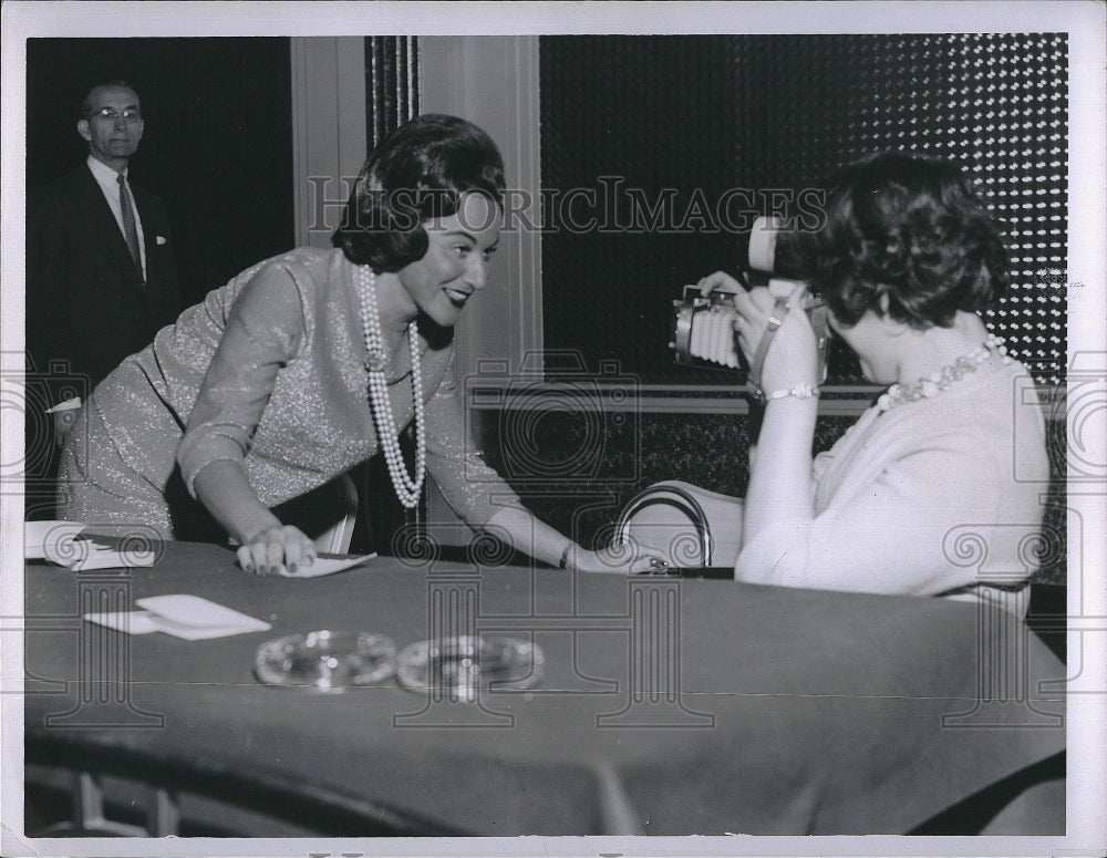 1963 Press Photo  Columnist Abigail Van Buren "Dear Abby" - Historic Images