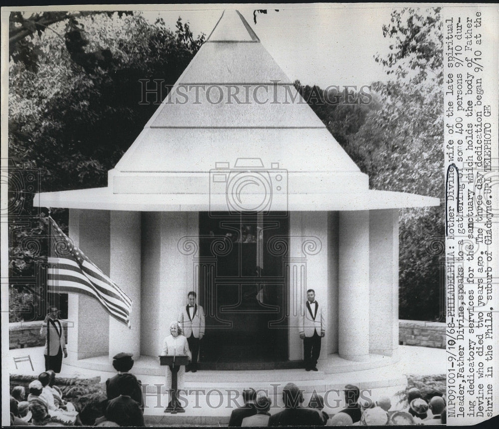 1968 Press Photo Mother Divine speaks at the sanctuary where Father Divine is bu - Historic Images