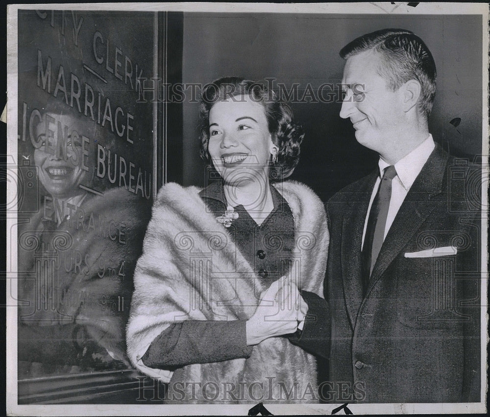 1957 Press Photo Actress Nanette Fabray and fiance Ronald Mac Dougall - Historic Images