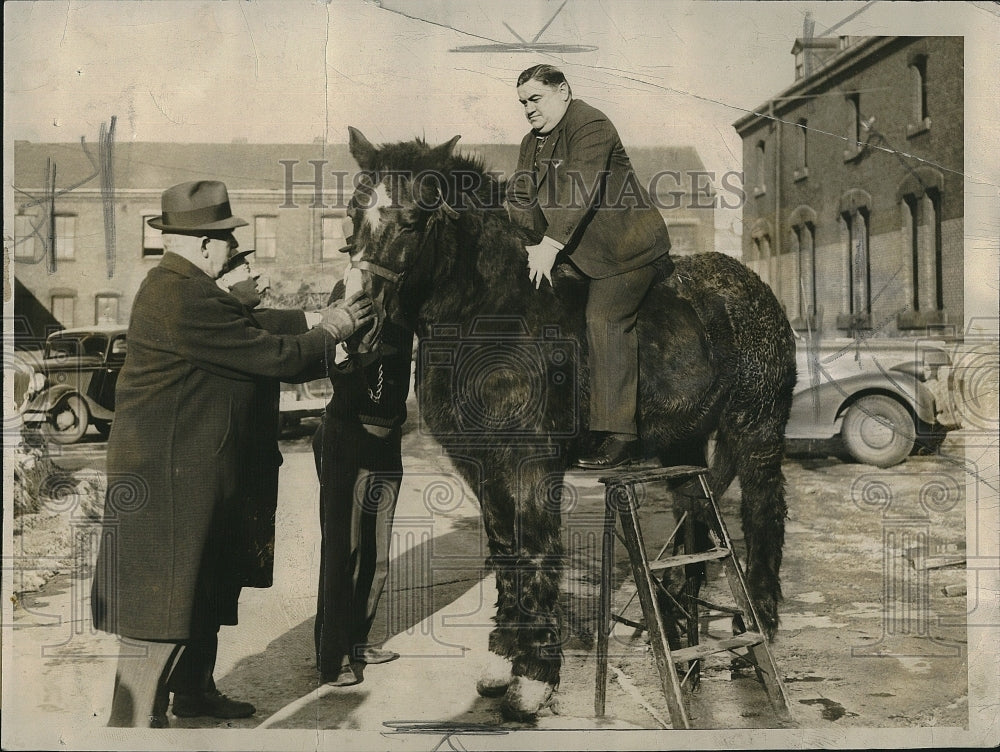 1940 Press Photo Edward J. "Knocko" McCormack on a Horse - Historic Images