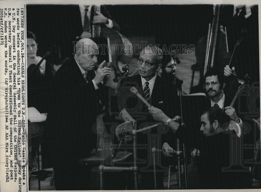 1971 Press Photo Cellist Pablo Casals at the UN conducting - Historic Images