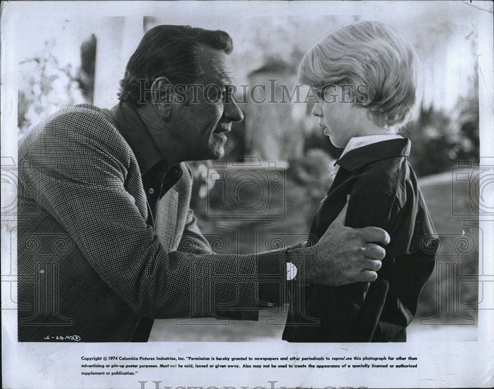 1974 Press Photo William Holden in "Open Season" With Grandson - Historic Images