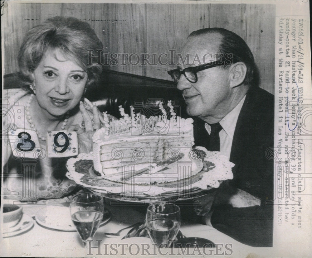 1963 Press Photo Mary Livingston &amp; husband Jack Benny - Historic Images