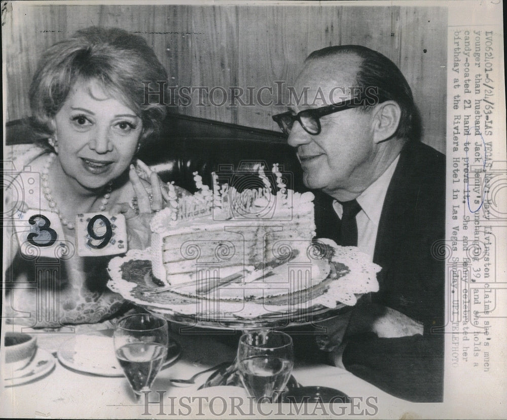 1963 Press Photo Mary Livingston & husband Jack Benny - Historic Images