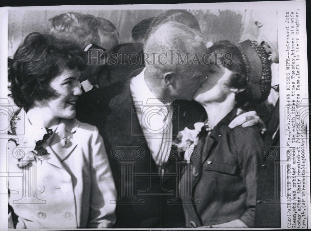 1962 Press Photo Astronaut John Glenn, with wife &amp; daughter - Historic Images