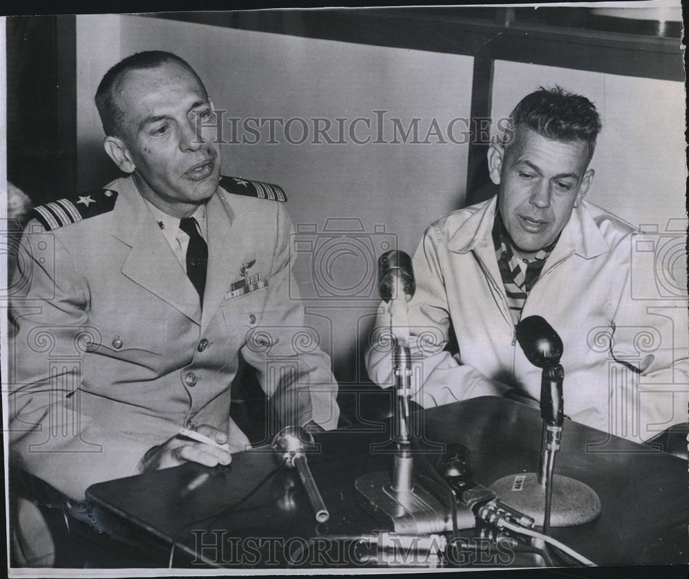 1959 Press Photo Navy Cmdr. Malcolm Ross M. Lee Conference Balloon Flight - Historic Images