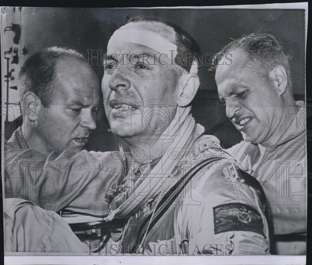 1961 Press Photo Cmdr. Malcolm Ross in flying Suit - Historic Images