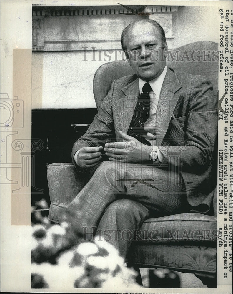 1975 Press Photo  President Gerald Ford in the Rose Garden - Historic Images