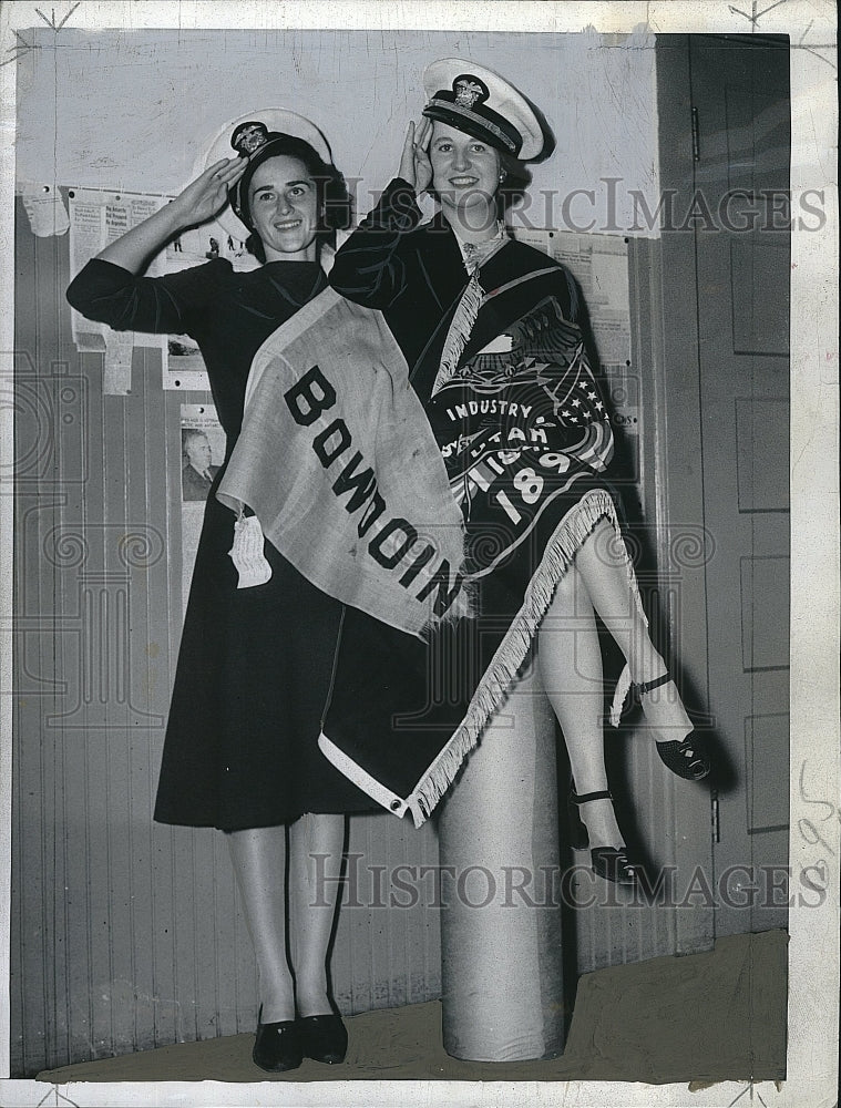 1939 Press Photo Mrs. Robert Wait &amp; Eleanor Young Of Bowdin College - Historic Images