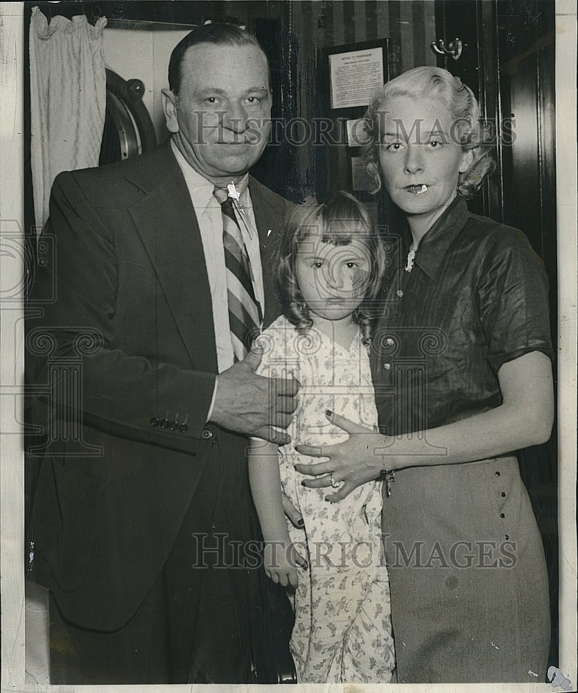 1935 Press Photo Wallace Berry with Mrs. Berry Carol Ann Berry - Historic Images