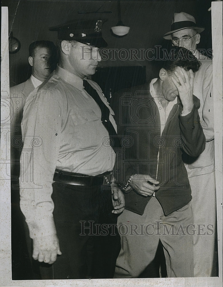 1954 Press Photo Trigger Burke in handcuff brought by police after being arested - Historic Images