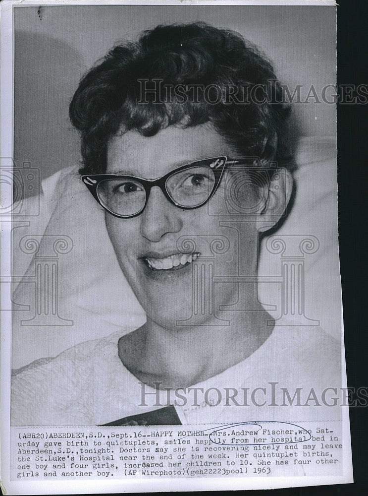 1963 Press Photo Mrs Andrew Fischer mom of quintuplets - Historic Images