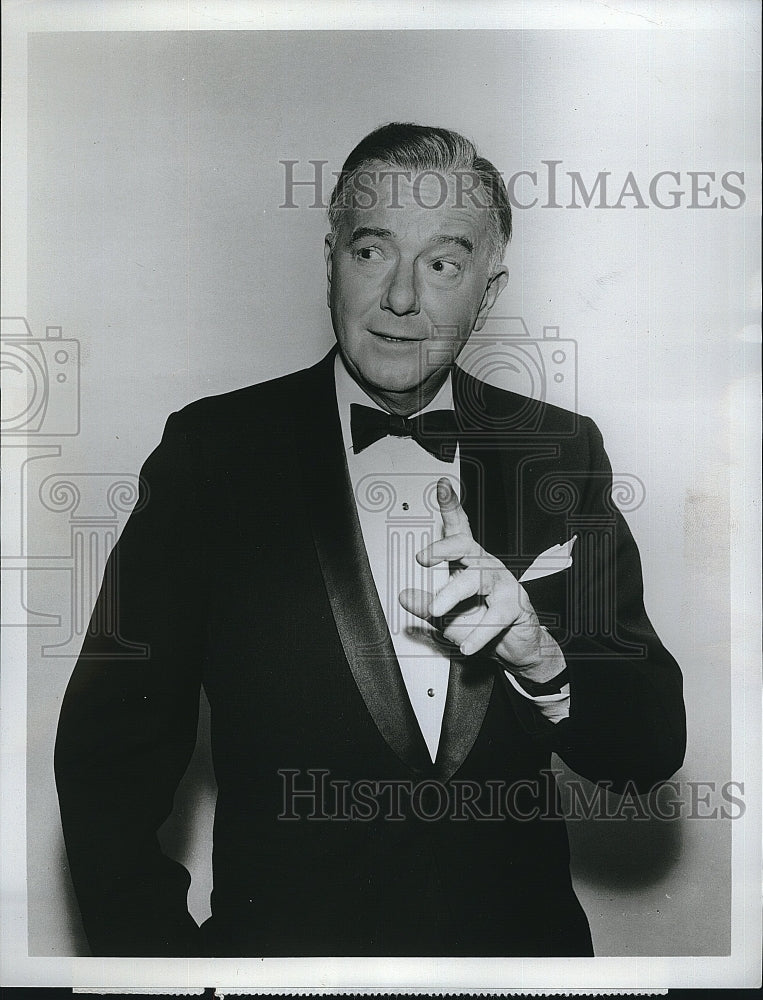 1964 Press Photo Maurice Evans Actor Bewitched Just One of the Family - Historic Images