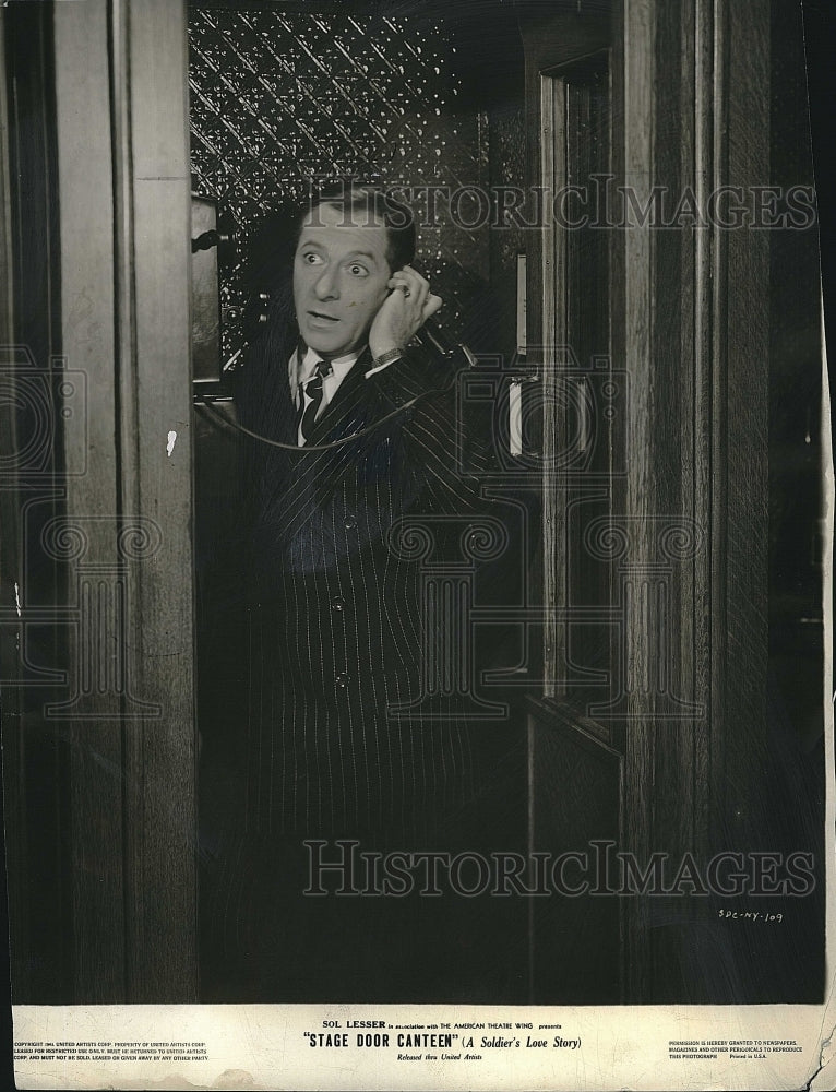 1954 Press Photo George Jessel in Stage Door Canteen - Historic Images