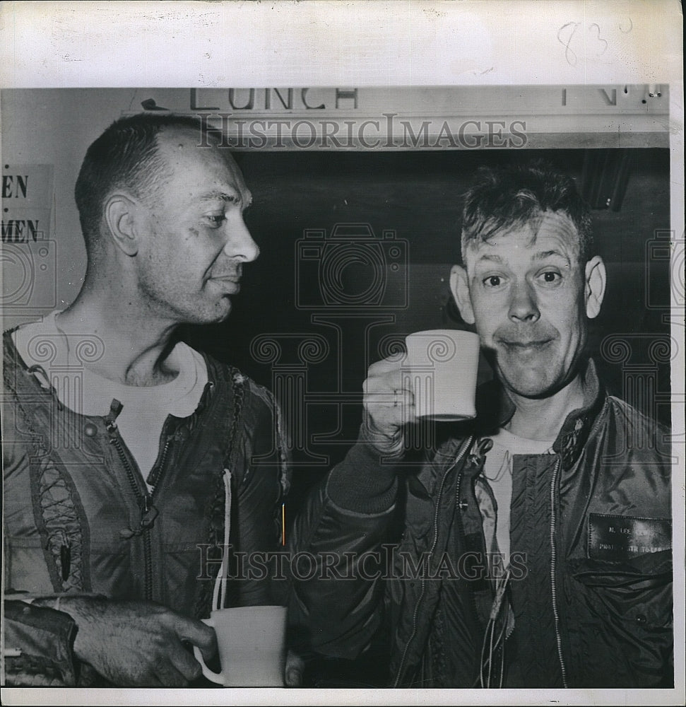 1958 Press Photo Navy Commander Malcolm Ross &amp; M. Lee Lewis In Record Flight - Historic Images